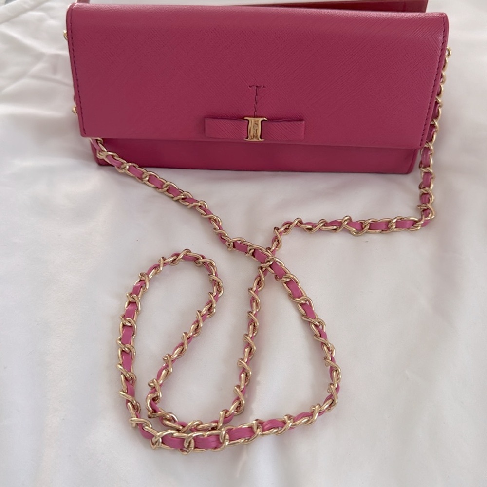 Salvatore Ferragamo Fuschia Leather Wallet 7 1/2” x 4” holds 10 card slots